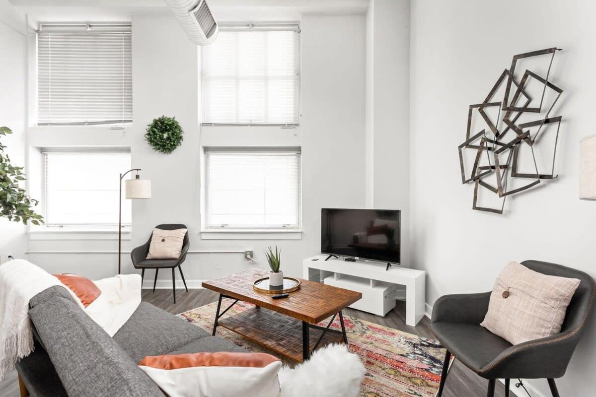 Modern Downtown Apartment 2Br 2Ba By Cozysuites อินเดียนาโพลิส ภายนอก รูปภาพ