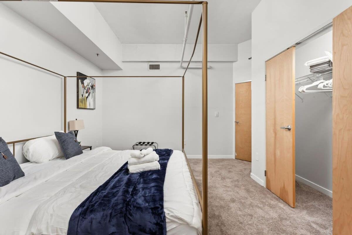 Modern Downtown Apartment 2Br 2Ba By Cozysuites อินเดียนาโพลิส ภายนอก รูปภาพ