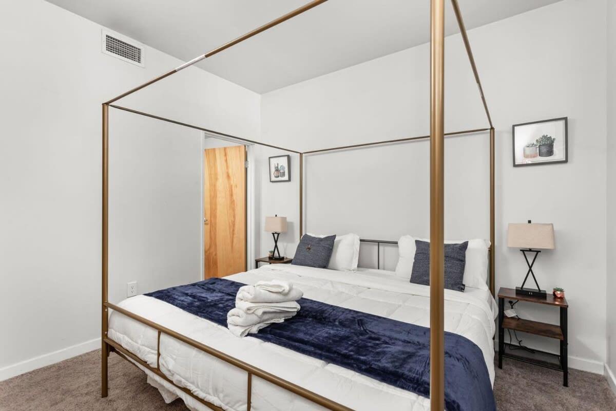 Modern Downtown Apartment 2Br 2Ba By Cozysuites อินเดียนาโพลิส ภายนอก รูปภาพ