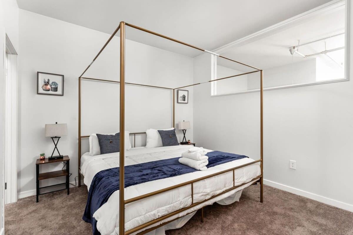 Modern Downtown Apartment 2Br 2Ba By Cozysuites อินเดียนาโพลิส ภายนอก รูปภาพ